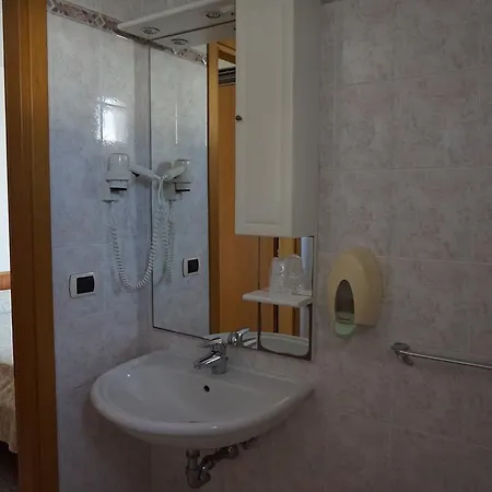 Hotel Flora 3*