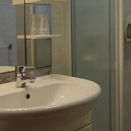 Flora Hotel 3*