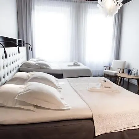Hotel Flora 3*